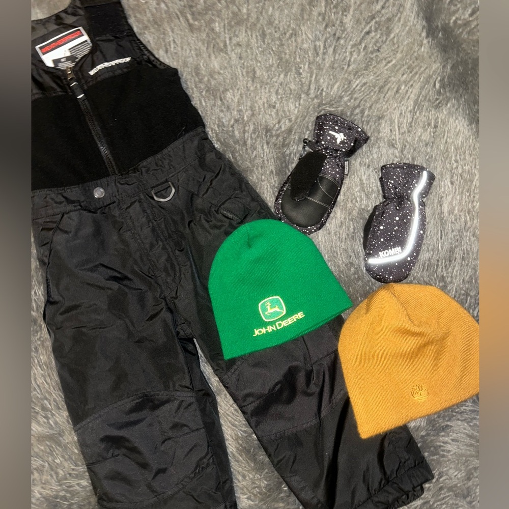 Weatherproof Snow Suit Boys Size 4T with Kombi Mittens & Hats